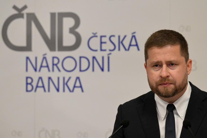 ČNB se letos bude snažit držet úroky nad očekávanou dvouprocentní inflací