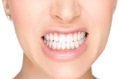 zlozvyky-zuby, žena.cz