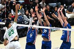 Aleksandar Nikolov proti českému trojbloku v semifinále MS