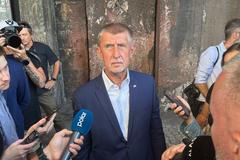 Andrej Babiš pod tlakem novinářských dotazů ve čtvrtek v Dolních Vítkovicích.