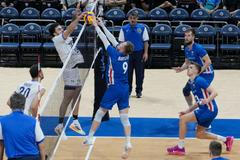 Luboš Bartůněk a Šarífí Murtazá v souboji na síti