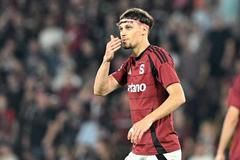 Veljko Birmančevič slaví gól, kterým Sparta z penalty rozhodla o vítězství nad Plzní