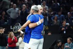 Jakub Menšík s Carlosem Alcarazem ve čtyřhře na Laver Cupu 2025