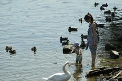 Vltava horko, řeka, žena, dítě