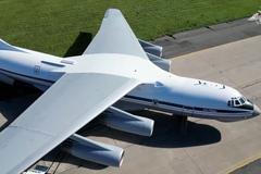 Ruští výsadkáři nakládali Il-76, aby cvičili útok v týlu nepřítele, Su-34 vypouštěly hloupé bomby