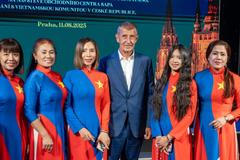 Sapa, Vietnam, Vietnamec, tržnice, Andrej Babiš, ANO, Alena Schillerová