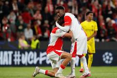 Zklamaní Muhammed Cham a Mojmír Chytil po zápase Slavia - Bodö/Glimt v Lize mistrů