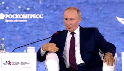 Veřejná roztržka Putina s šéfem Sberbank. Bankéřova slova doprovázel ruský vůdce tvrdým pohledem