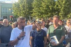 Proč mlžíte kolem spolupráce s Stb? zeptal se mladík Babiše. ten měl odpověď napsanou