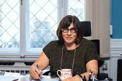 Anna Azari - úvodní fotka