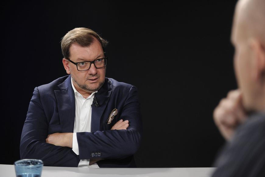 Seděl ve vedení ministerstva obrany, teď promluvil k bankovní diskriminaci zbrojařů