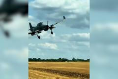 Ukrajinské síly upevnily na český letoun Z-37T Agro Turbo dvojici střel R-73