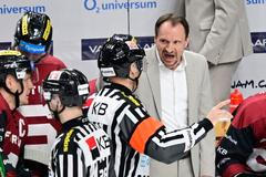 Kouč Sparty Pavel Gross při utkání s Brnem