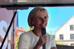 Stačilo, Kateřina Konečná, Daniel Sterzik, volby, poslanecká sněmovna, mítink, předvolební kampaň, komunismus, příznivci, Česká Třebová