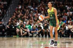 Skylar Digginsová ze Seattlu při utkání WNBA