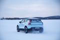 Volvo EX30, elektromobil, zima, jezero, led, zamrzlé jezero, jízda na zamrzlém jezeře