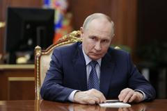 Putin se na videu z loňského prosince zamotal do historky. "Možná je to kvalitou spermatu," řekl