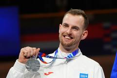 Jan Štefela se stříbrnou medailí z halového ME 2025