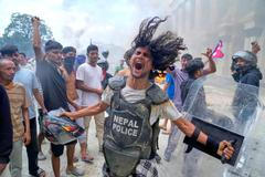 Nepál na pokraji zhroucení: parlament v plamenech, ulice ovládla generace Z