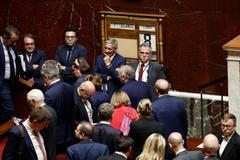 Francie - nedůvěra vládě