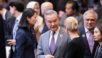 „Kvůli ruské agresi musíme o to víc dodržovat mezinárodní právo,“ řekla Kallasová Wang Yimu