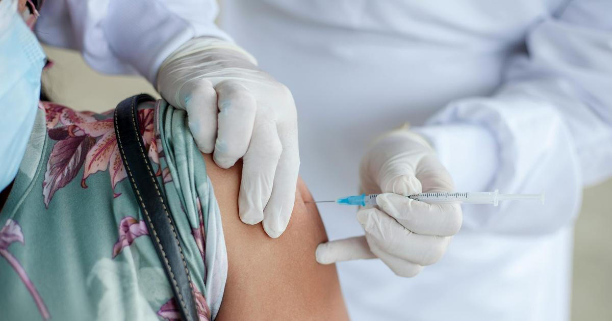 Pozůstalí po zemřelých kvůli očkování proti covidu mohou žádat náhradu útrap