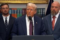 "To, co dělá Rusko, je odporné," řekl novinářům americký prezident Donald Trump