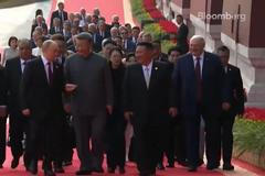 Nechtěný záznam: Mikrofon prozradil dialog Si a Putina na přehlídce