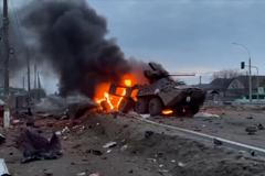 Kolona ruských obrněnců vjela do pasti. Zasekla se a Ukrajinci ji rozprášili