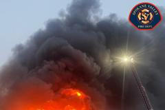 Hořící baseballový stadion Avista Stadium ve Spokane Valley ve státě Washington