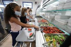 škola znovuotevření koronavirus francie jídelna