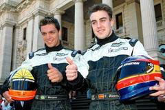 Tarso Marques (vlevo) a Feranndo Aonso z týmu Minardi v roce 2001