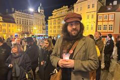 Tomio Okamura nesmí vést poslance, protestovali lidé před Hradem