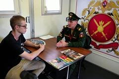 Putin se vyhýbá mobilizaci co to jen jde. Svým vojákům nabízí vysoké platy a další výhody