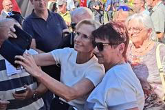 Stačilo, Kateřina Konečná, Daniel Sterzik, volby, poslanecká sněmovna, mítink, předvolební kampaň, komunismus, příznivci, Česká Třebová