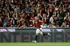 Jan Kuchta slaví gól Sparty v Konferenční lize