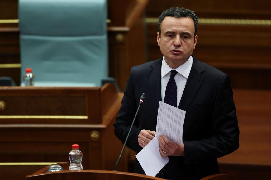 Strana kosovského premiéra Kurtiho získala ve volbách skoro polovinu hlasů