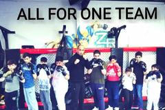 Ladislav Buriansky se svými malými svěřenci v dobách působení v Anglii