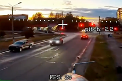 Ruský dron řízený optikou zaútočil na rušné ulici v ukrajinském Kramatorsku.