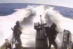 Ruský vysokorychlostní člun BK-16 se pokouší zničit ukrajinský námořní dron Magura V5 raketou R-73