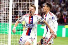 Pavel Šulc slaví vítězný gól Lyonu v utkání s Marseille