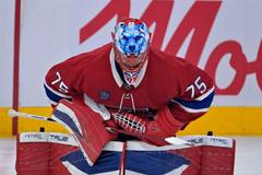 Brankář Montrealu Jakub Dobeš