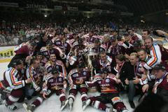 Hokejisté Sparty v roce 2006 slaví extraligový titul
