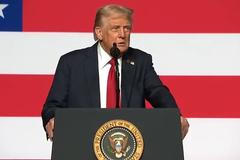 Trump nazval Medvěděva hlupákem