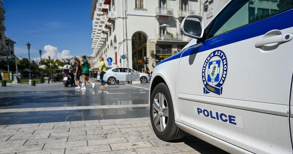 Devadesátiletý stařec střílel na "sociálce", zranil čtyři lidi. Prchá před policií