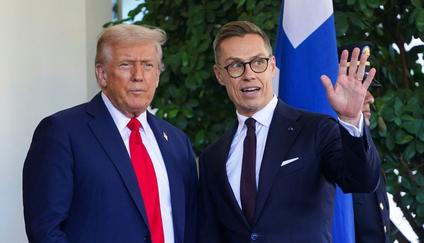 Finský prezident Alexander Stubb (vpravo) s americkým prezidentem Donaldem Trumpem během loňské návštěvy Bílého domu.