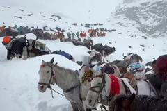 China Everest Hikers Trapped