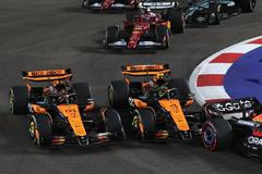 Oscar Piastri a Lando Norris (McLaren) ve VC Singapuru