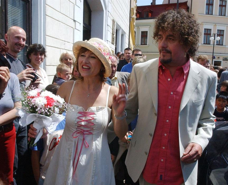 Petra Černocká a Jiří Pracný na svatební fotografii