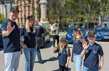 Martínkovi cesta kolem světa elektromobilem